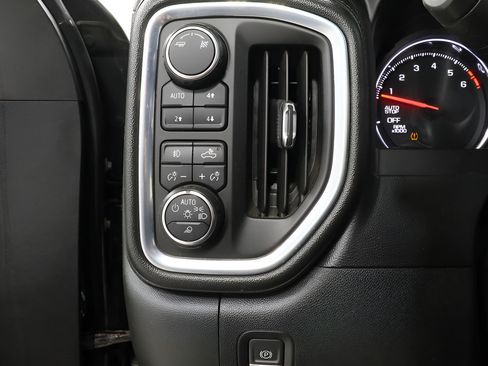 Used 2019 Chevrolet Silverado 1500 LT Trail Boss AWD/4WD image 18