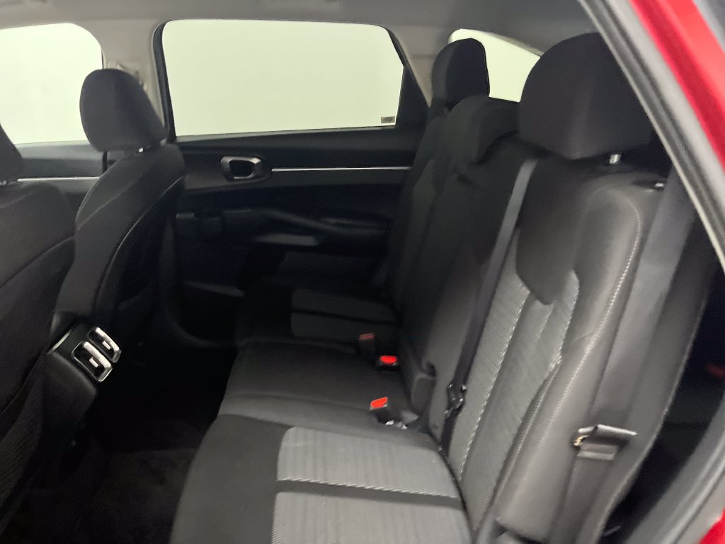 Used 2023 Kia Sorento LX FWD image 11