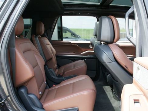 Used 2025 Lincoln Navigator Reserve AWD/4WD image 36
