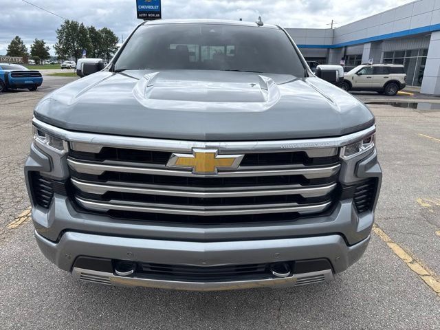 Used 2025 Chevrolet Silverado 1500 High Country RWD image 4