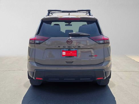 Used 2025 Nissan Rogue SV AWD/4WD image 4