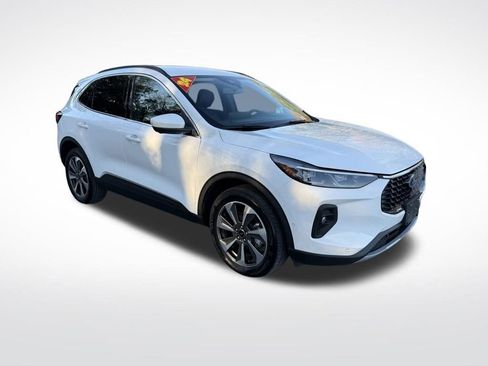 Used 2024 Ford Escape Platinum w/ Premium Technology Package image 3