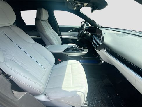 Used 2024 Cadillac Lyriq Sport RWD image 32