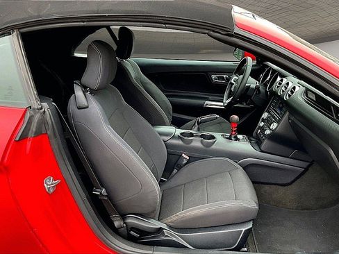 Used 2016 Ford Mustang Convertible RWD image 6