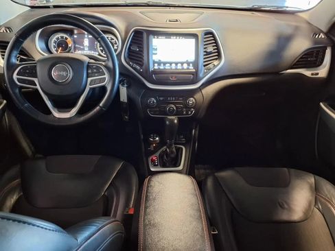 Used 2017 Jeep Cherokee Trailhawk w/ Cold Weather Group image 15