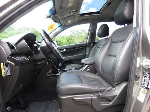 Used 2015 Kia Sorento LX AWD/4WD image 10
