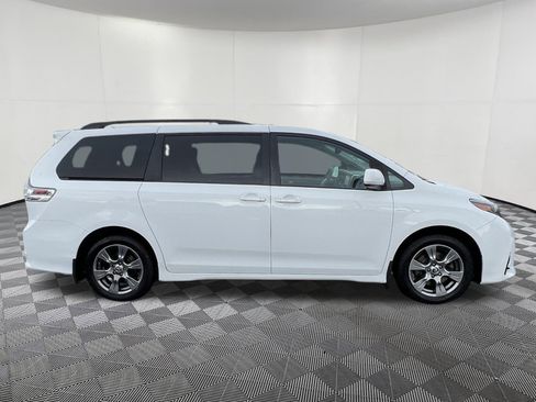 Used 2019 Toyota Sienna SE image 7