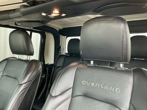 Used 2022 Jeep Gladiator Overland w/ Popular Equipment Package AWD/4WD image 9