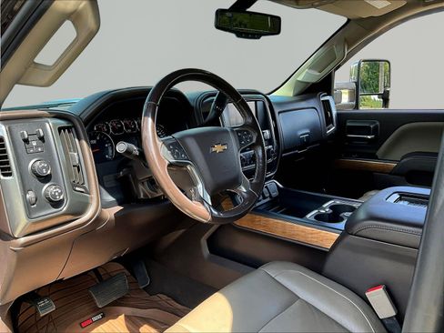 Used 2019 Chevrolet Silverado 2500 LTZ w/ Duramax Plus Package AWD/4WD image 18