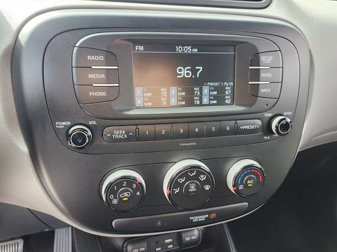 Used 2017 Kia Soul image 25