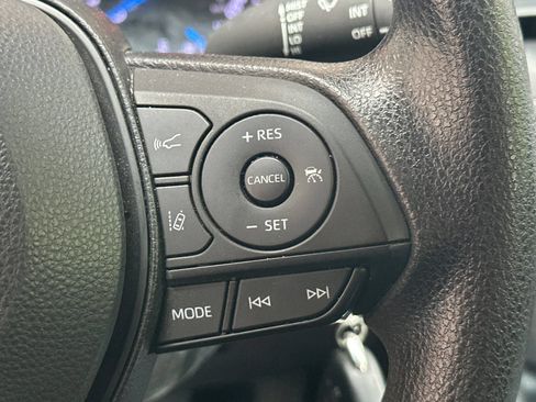 Used 2022 Toyota RAV4 LE AWD/4WD image 31