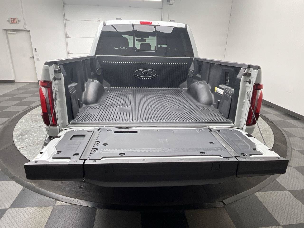 Used 2024 Ford F150 Lariat w/ Bed Utility Package AWD/4WD image 32
