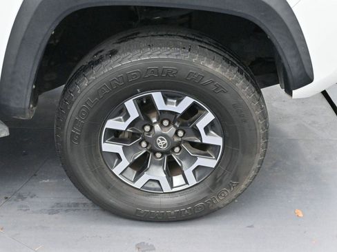 Used 2017 Toyota Tacoma TRD Off-Road image 33