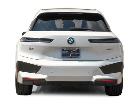 Used 2022 BMW iX xDrive50 w/ Sport Package AWD/4WD image 9