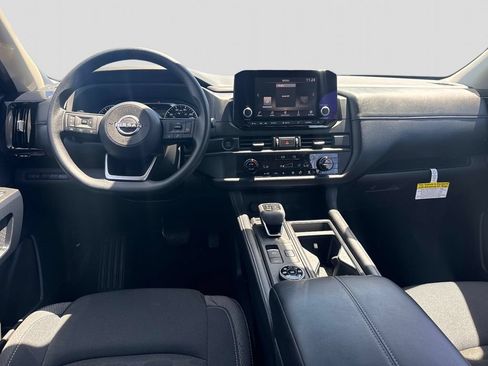 Used 2025 Nissan Pathfinder S AWD/4WD image 13