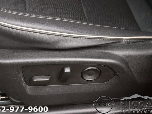 Used 2023 Chevrolet Suburban Premier image 19