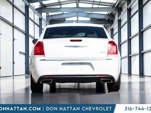 Used 2020 Chrysler 300 Touring w/ Driver Convenience Group RWD image 27