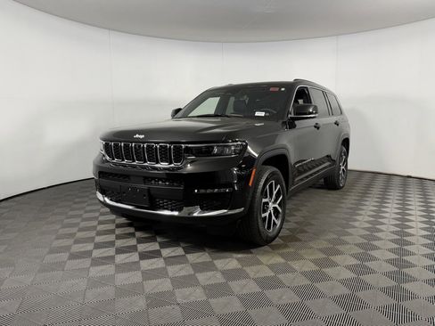 Certified 2024 Jeep Grand Cherokee L Limited w/ Luxury Tech Group II image 3