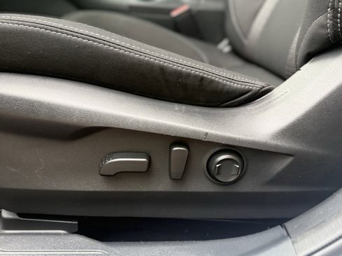 Used 2023 Subaru Outback Premium image 28