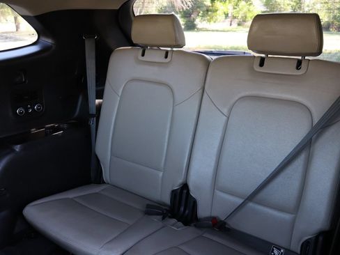 Used 2015 Hyundai Santa Fe Limited w/ Option Group 04 FWD image 21