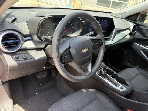 Used 2024 Chevrolet Trax LS w/ LS Convenience Package FWD image 14