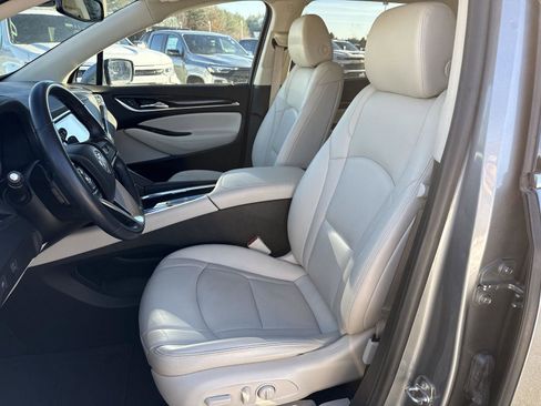 Used 2023 Buick Enclave Essence image 11