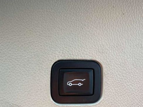 Used 2015 Cadillac SRX Luxury w/ Driver Awareness Package image 17