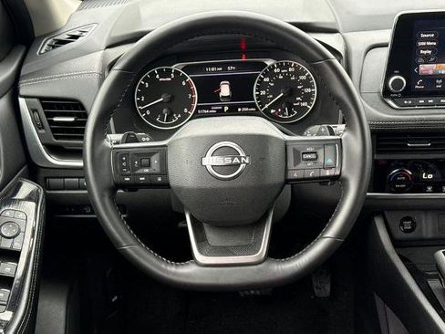 Used 2025 Nissan Rogue SV FWD image 20