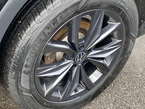 Used 2022 Volkswagen Tiguan SE AWD/4WD image 22