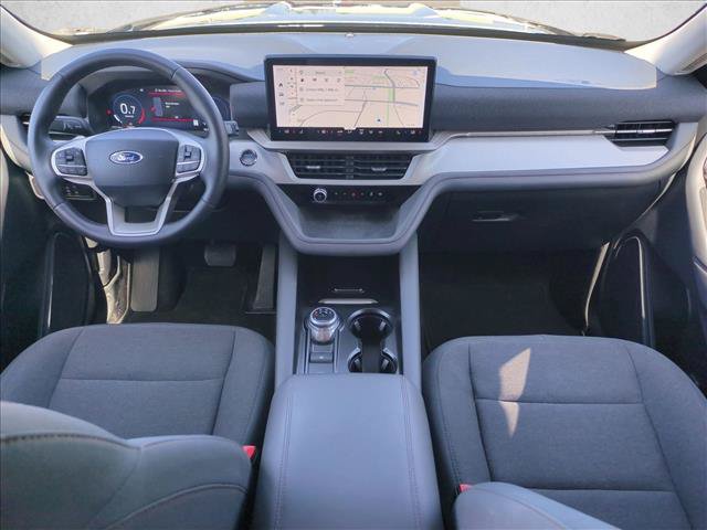 Used 2025 Ford Explorer Active AWD/4WD image 17