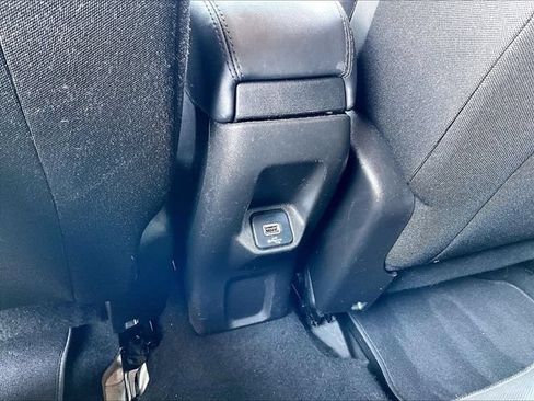 Used 2020 Jeep Renegade Altitude w/ UConnect 8.4 Nav Group FWD image 28