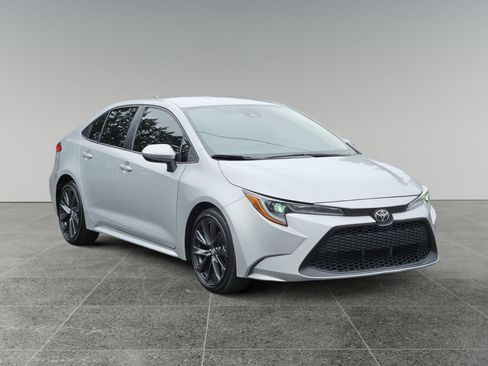 Used 2021 Toyota Corolla LE image 1