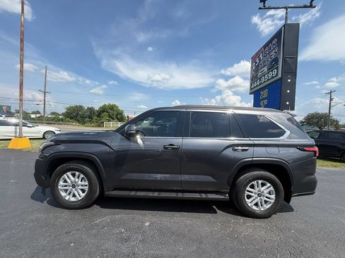 Used 2023 Toyota Sequoia SR5 w/ SR5 Premium Package AWD/4WD image 7