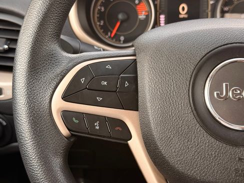 Used 2018 Jeep Cherokee Latitude w/ Safety Group AWD/4WD image 27