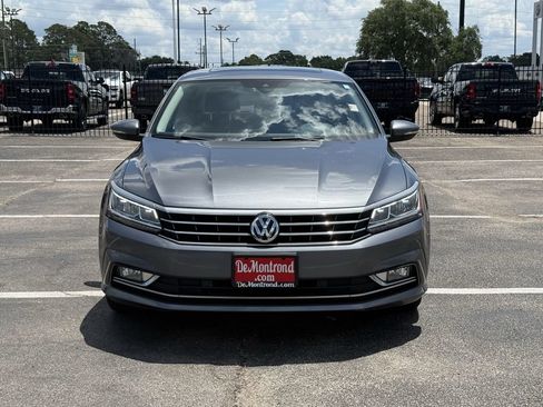 Used 2017 Volkswagen Passat 1.8T SEL Premium FWD image 2