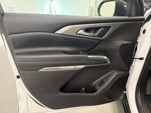 Used 2026 Chevrolet Traverse LT FWD image 14