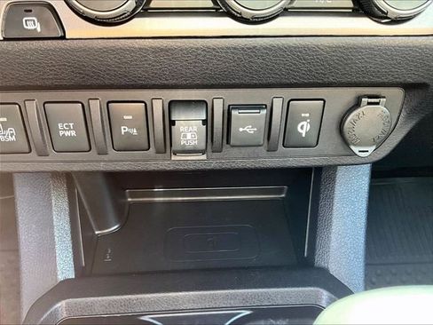 Used 2022 Toyota Tacoma Limited AWD/4WD image 29