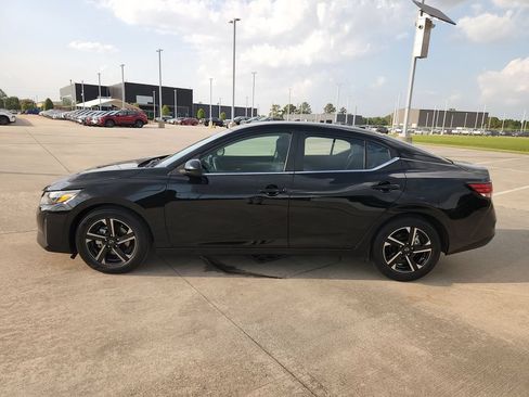 Used 2025 Nissan Sentra SV FWD image 8