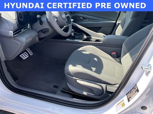 Certified 2025 Hyundai Elantra SEL image 9