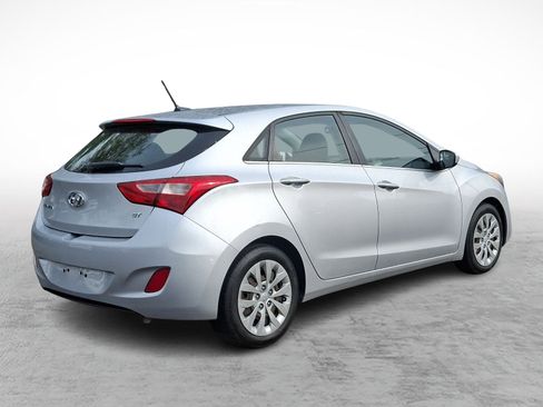 Used 2017 Hyundai Elantra GT image 6