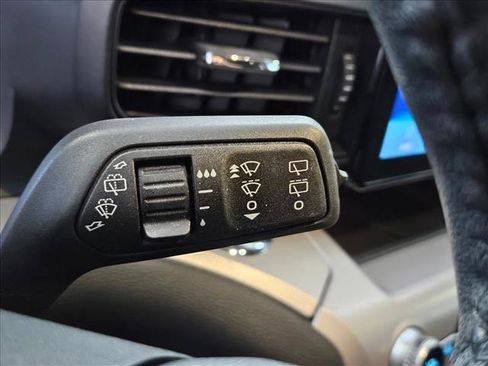 Used 2023 Ford Explorer XLT RWD image 19