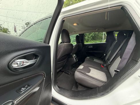Used 2014 Jeep Cherokee Latitude w/ Comfort/Convenience Group FWD image 24