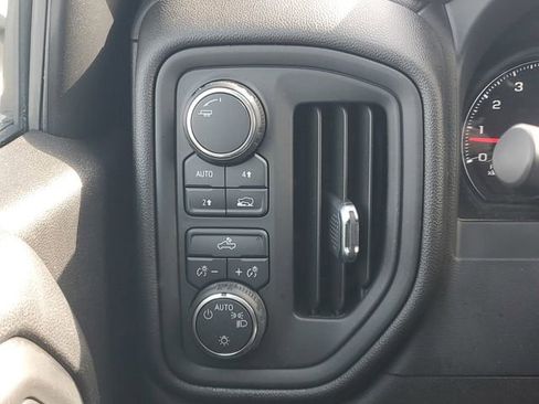 Used 2020 Chevrolet Silverado 1500 Custom w/ Custom Value Package image 17