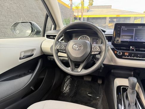 Used 2022 Toyota Corolla LE FWD image 19