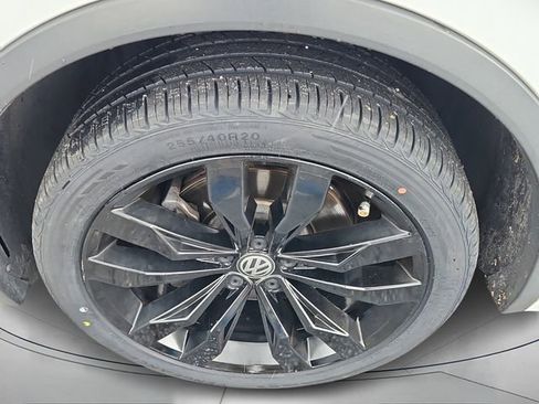 Used 2020 Volkswagen Tiguan image 9