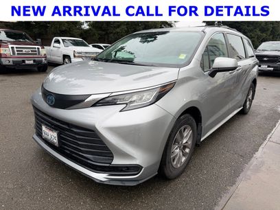 Used 2023 Toyota Sienna LE w/ LE Plus Package