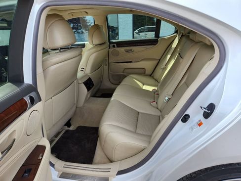 Used 2016 Lexus LS 460 w/ Comfort Package RWD image 26
