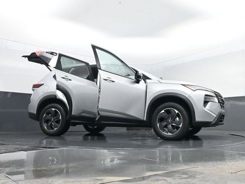 Used 2025 Nissan Rogue SV image 31