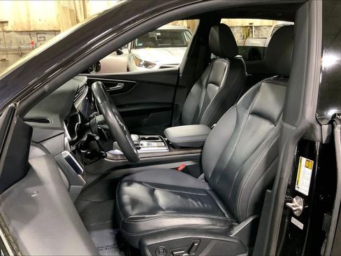 Used 2021 Audi Q8 Premium w/ Black Optic Package image 7