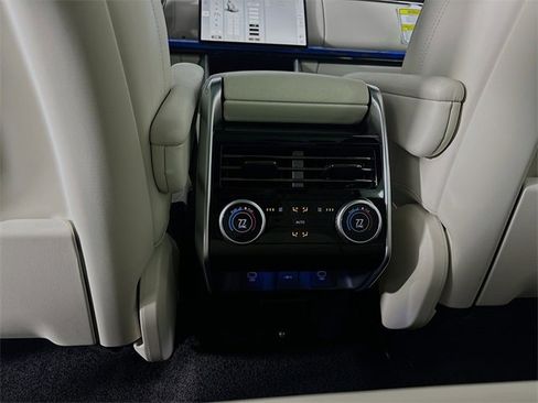 New 2025 Land Rover Range Rover SE image 25